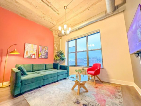 McCormick 2Br-2Ba for up to 8 guests with Skyline view, Optional Parking & Gym access